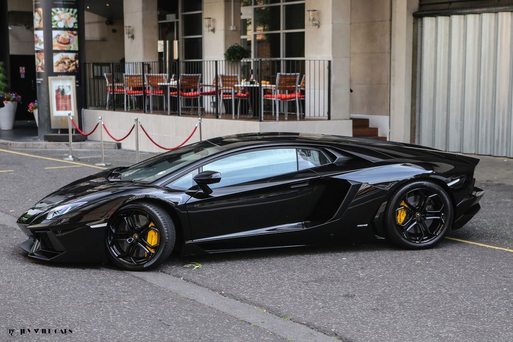 Jey Wild fotografuje supersamochody na ulicach Wrocławia, Londynu i Paryża 23