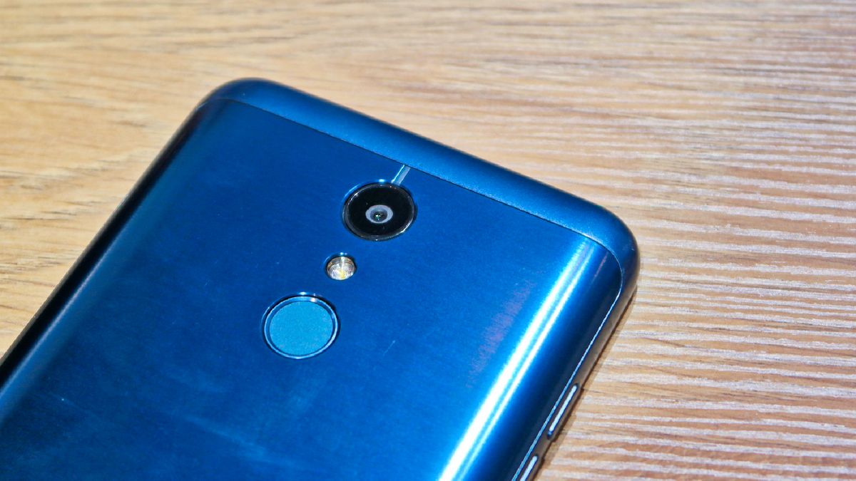 LG K10 i LG K8 (2018) - pierwsze wrażenia. Rzut oka na nową generację operatorskich hitów 1