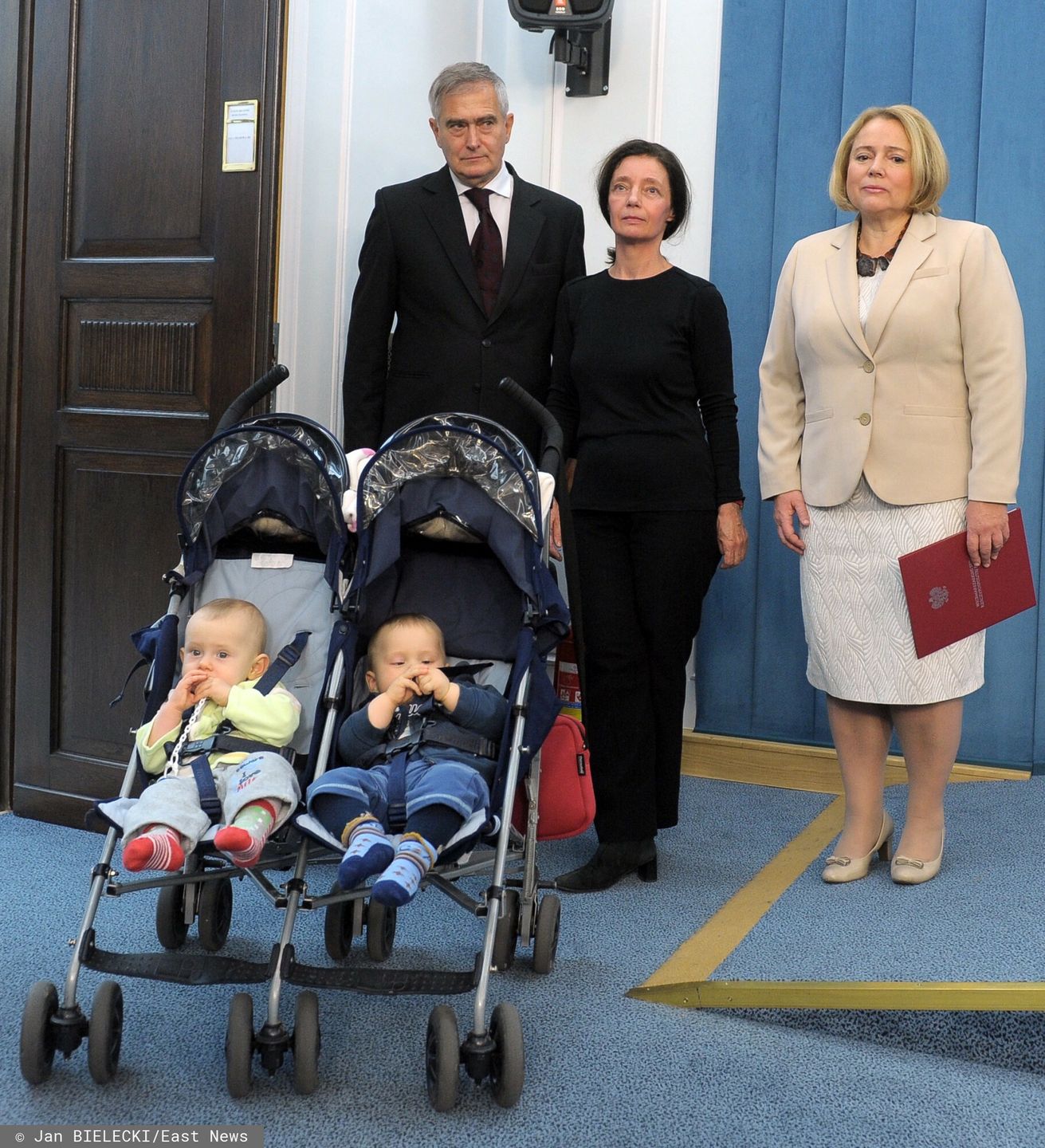 Barbara Sienkiewicz z dziećmi i Olgierdem Łukaszewiczem