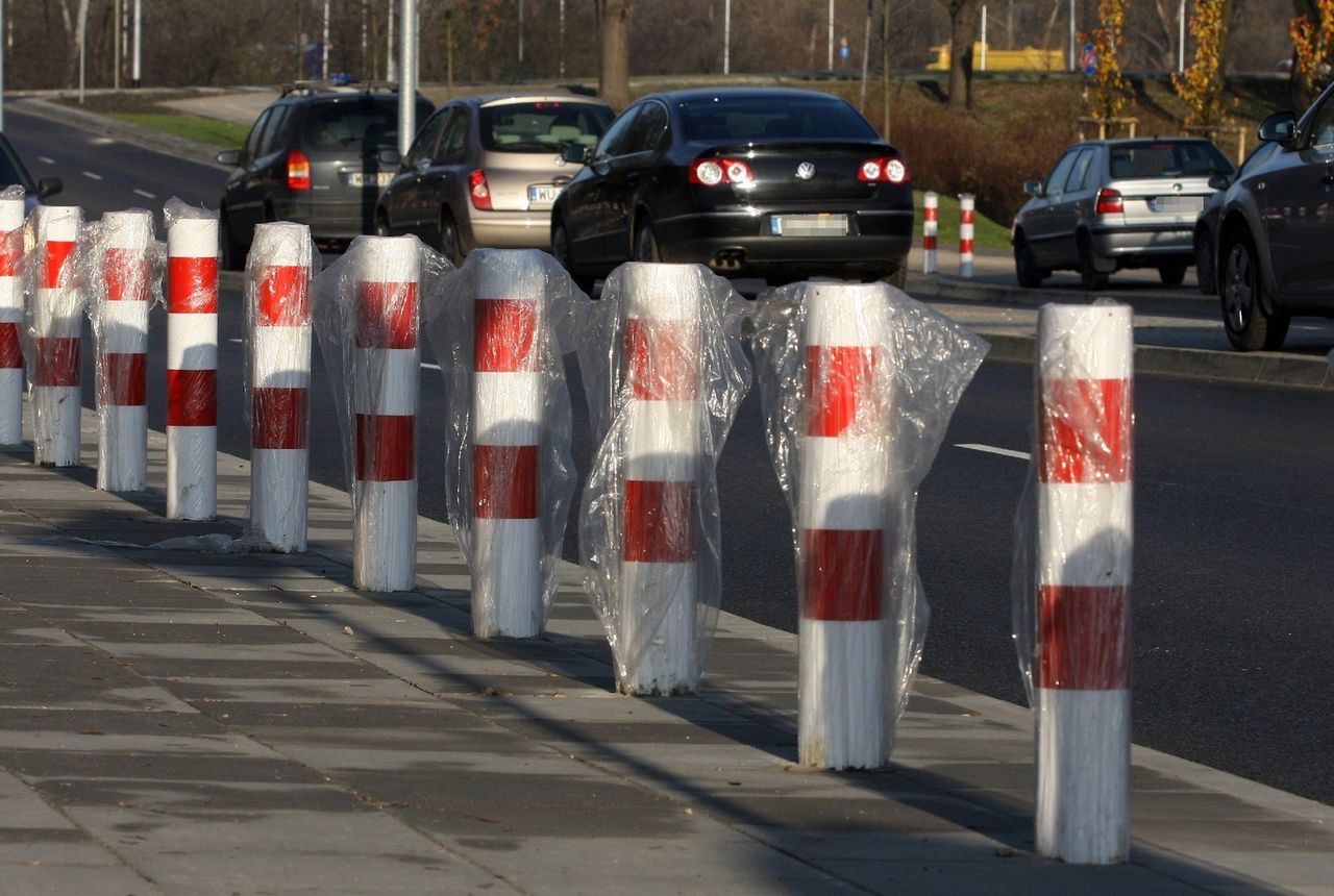 Słupki i podwyższenia na ścieżkach to mniejsze zło. Na razie zdają egzamin