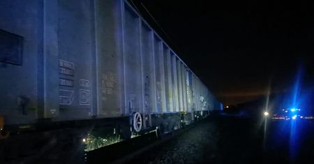 Tragedia na torach! Mężczyzna rzucił się pod koła pociągu towarowego. Poniósł śmierć na miejscu [ZDJĘCIA]
