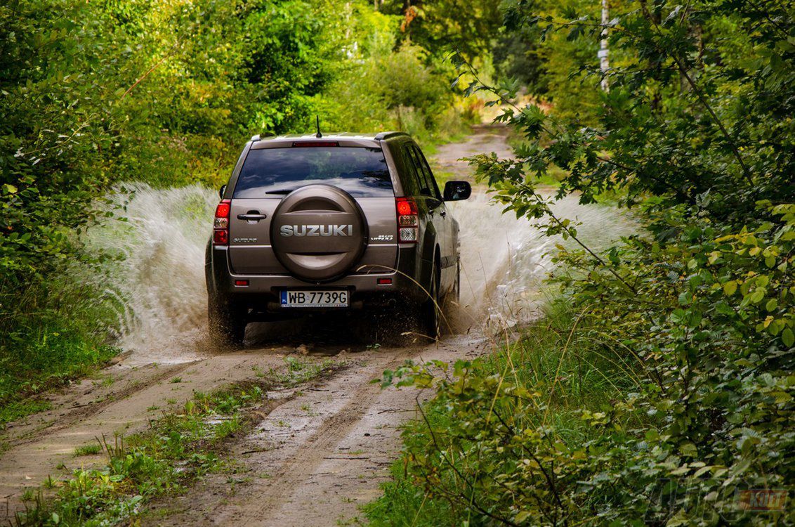 Suzuki Grand Vitara - trudno się dziwić, że rdzewieje, jeśli jeździ się w taki sposób.