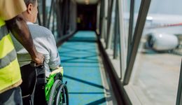 Znaleźli sposób na ominięcie za darmo kolejek na lotniskach. KE: to pole do nadużyć