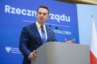 Warszawa, 25.07.2025. Rzecznik rządu Adam Szłapka podczas konferencji prasowej w Kancelarii Prezesa Rady Ministrów w Warszawie po pierwszym po rekonstrukcji posiedzeniu rządu, 25 bm. (jm) PAP/Leszek Szymański