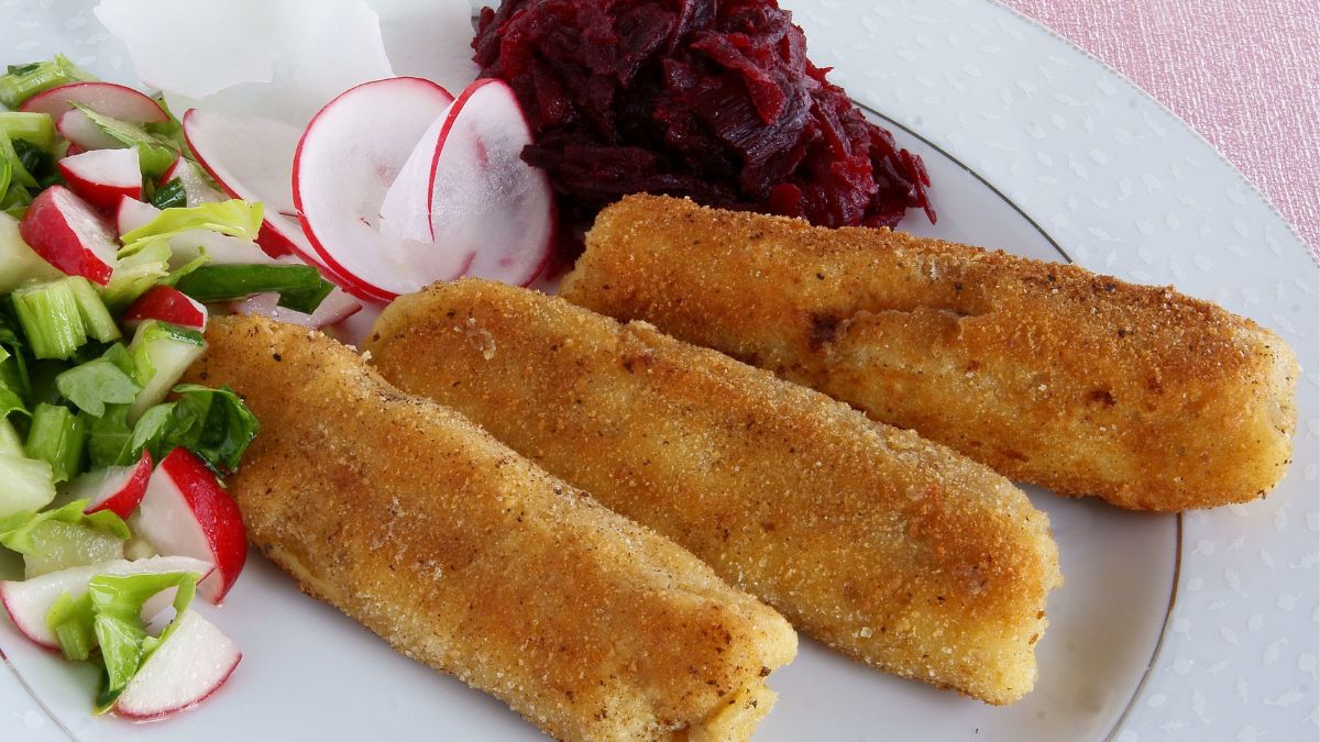 Wielkanocne krokiety podaj z wiosenną sałatką