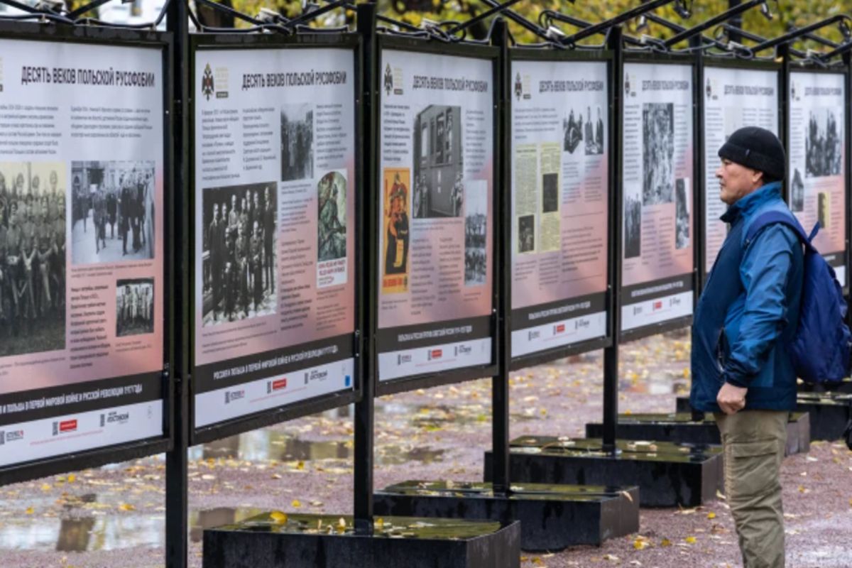 Skandaliczna wystawa w Moskwie. Tak zaatakowali Polskę