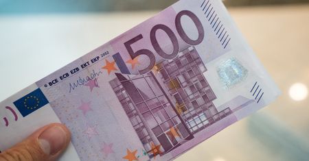 Kursy walut NBP 17.08.2020 Poniedziałkowy kurs euro, funta, dolara i franka szwajcarskiego