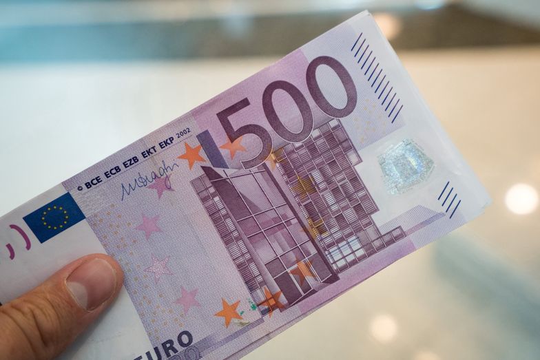 Kursy walut NBP 17.08.2020 Poniedziałkowy kurs euro, funta, dolara i franka szwajcarskiego 