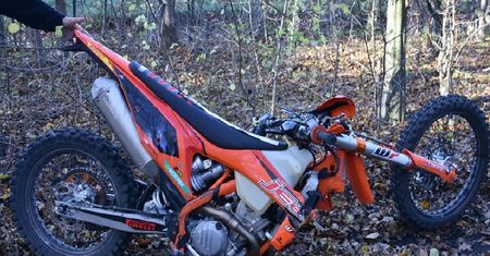 Motocykl zderzył się z quadem. Poszkodowany trafił do szpitala