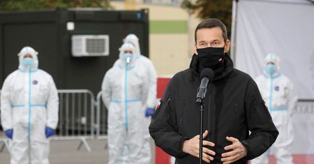 Morawiecki: Prawdopodobne nauczanie zdalne lub hybrydowe w starszych klasach SP