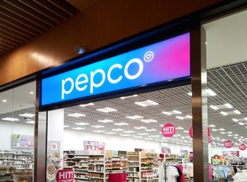 Futrzana narzuta na chłodne dni. W Pepco jest w specjalnej cenie