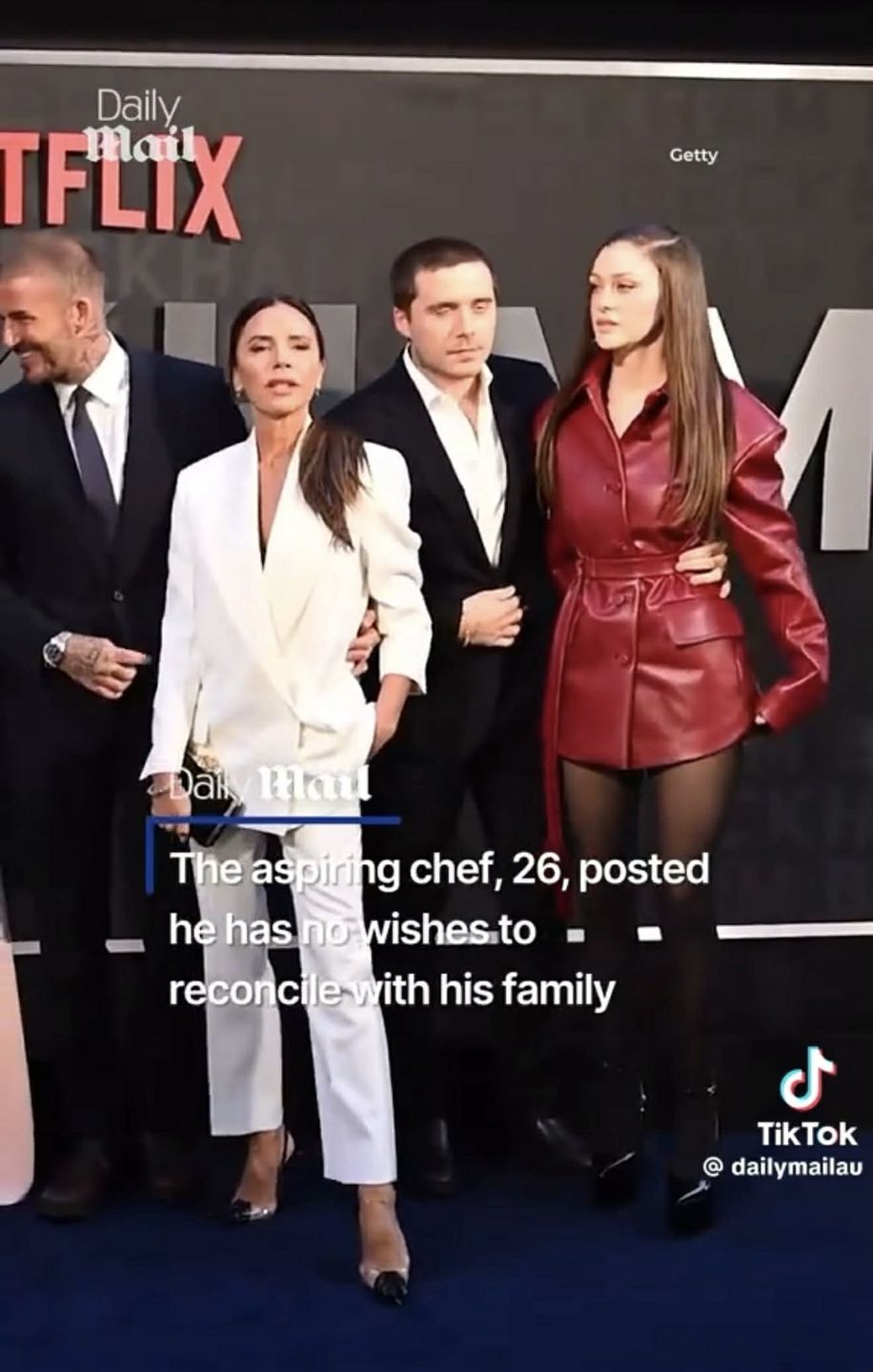 Tak Victoria Beckham i Nicola Peltz zachowywały się na ściance