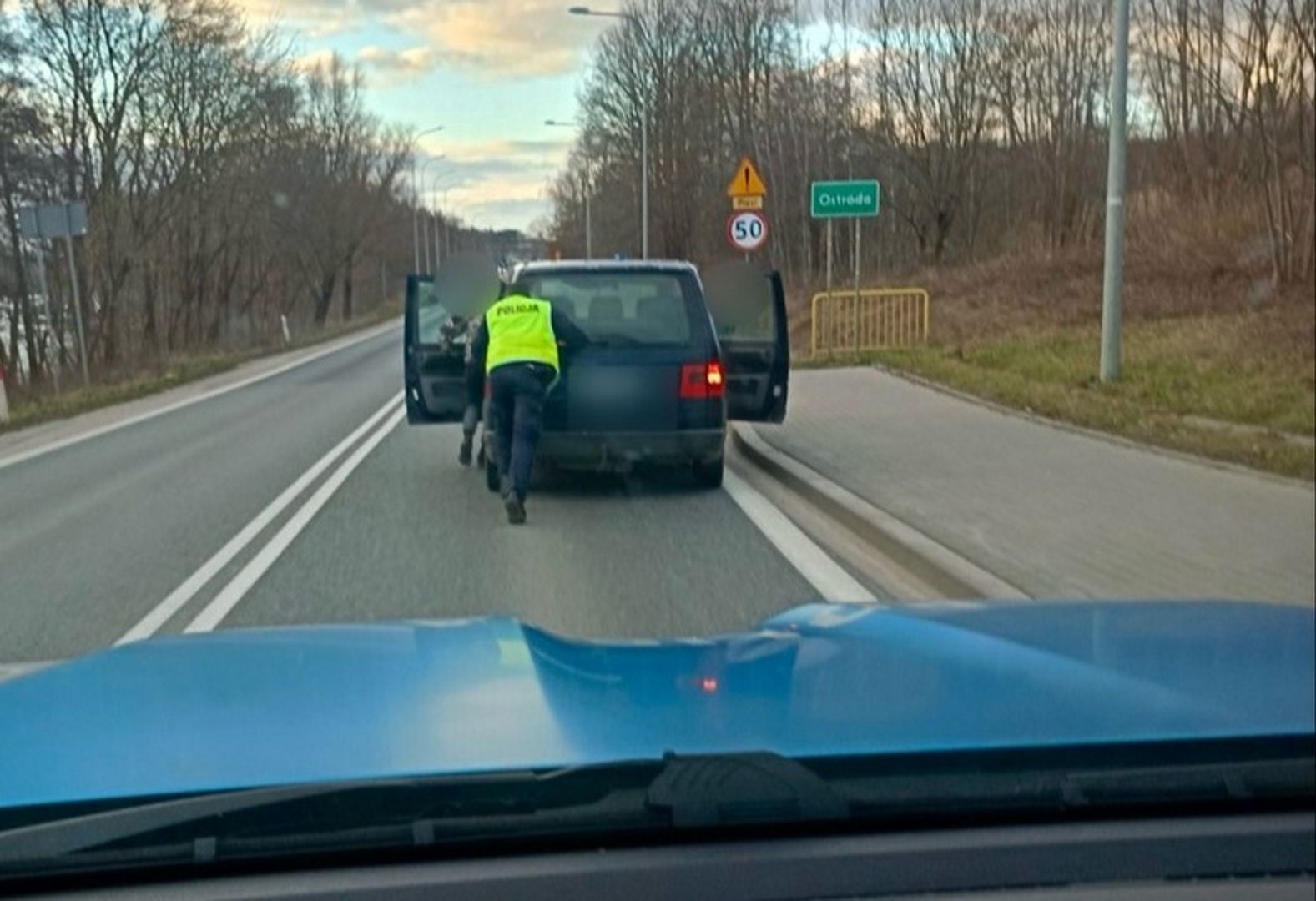 Zabrakło mu paliwa w aucie. Oto co wyszło na jaw chwilę później