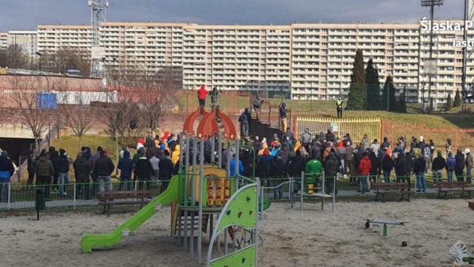 Jastrzębie Zdrój. Kibice protestowali przeciwko obostrzeniom pandemicznym.