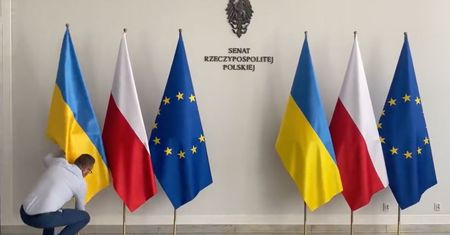 Wpadka polityka Konfederacji. Najważniejsza jest dla niego flaga UE?