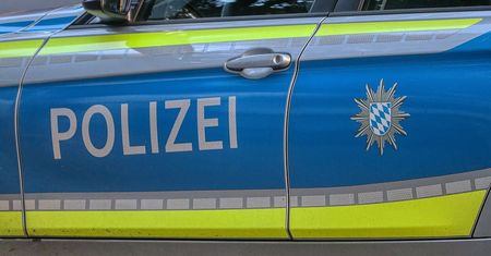 Niemcy: Wypadek furgonetki z 29 Syryjczykami. Uciekali przed kontrolą, uderzyli w radiowóz