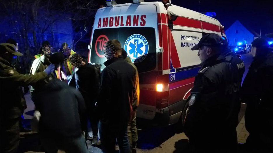 18 migrantów w "karetce pogotowia" 