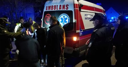 18 migrantów w "karetce pogotowia"