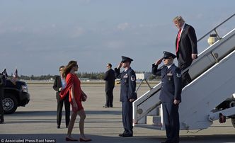 Pierwszy wspólny weekend po zaprzysiężeniu: Melania Trump w balerinach wita męża na lotnisku (ZDJĘCIA)
