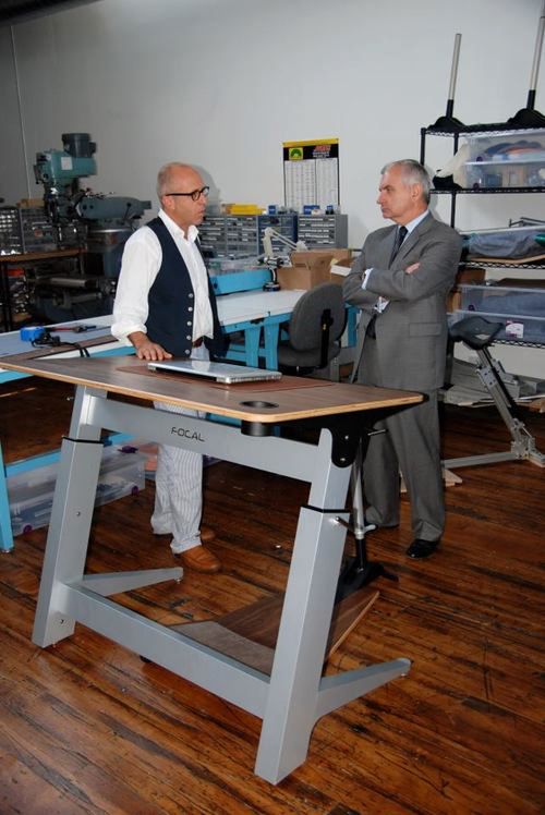 Focal Locus Desk & Chair - minimalistyczne biurko, które zwiększy Twoją wydajność 3