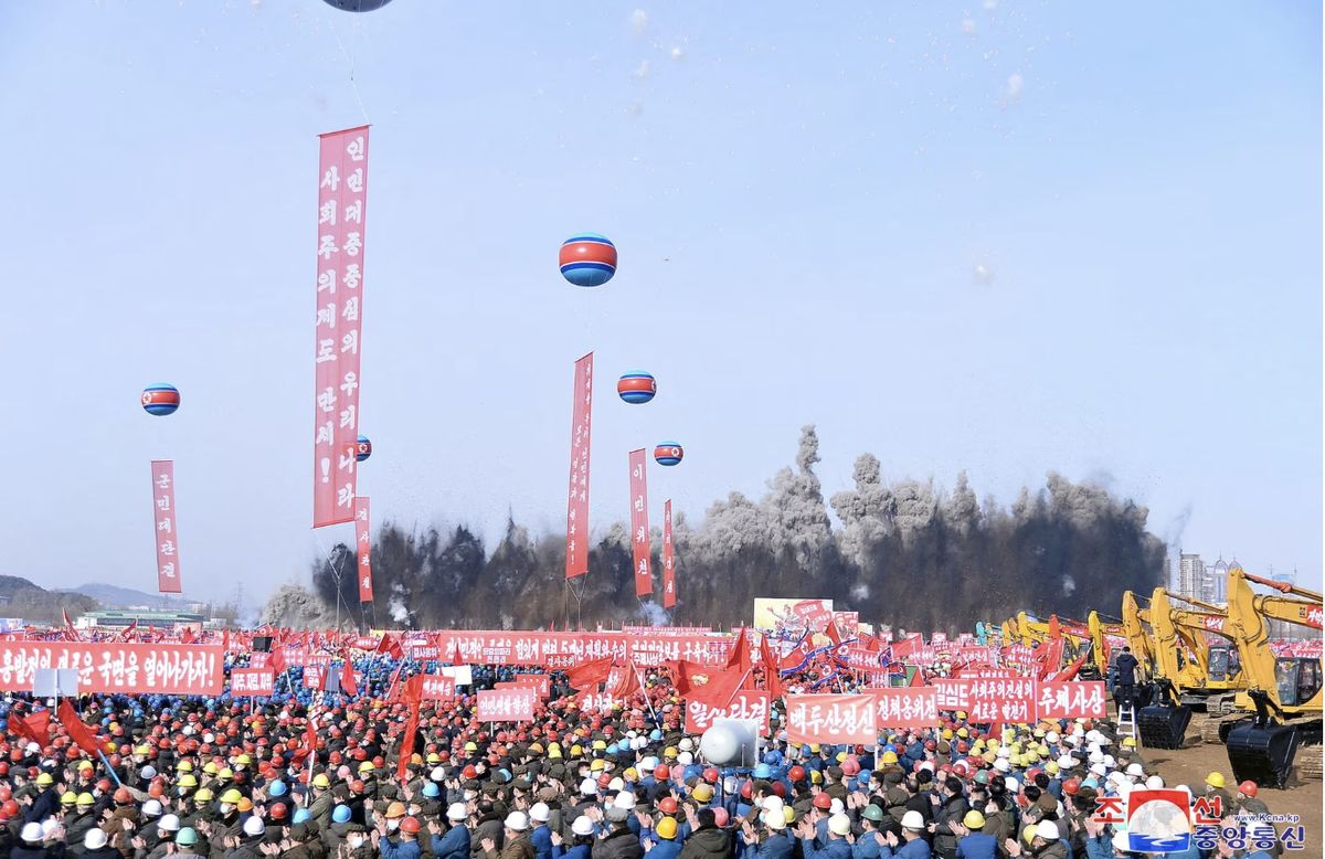 Uroczystość oddania do użytku w stolicy Korei Północnej "dzielnicy szczęśliwych ludzi"