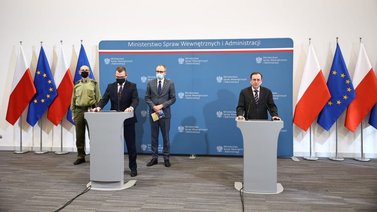 Konferencja prasowa ministra Mariusza Kamińskiego, wiceministrów Pawła Szefernakera i Błażeja Pobożego oraz komendanta głównego Straży Granicznej gen. dyw. Tomasza Pragi