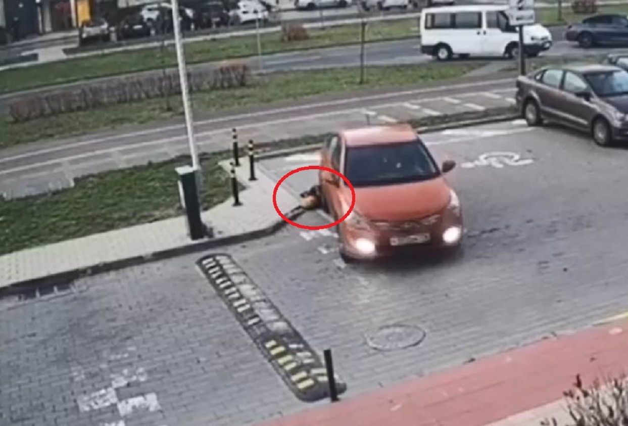 Wstrząsające wideo z Białorusi. Matka przejechała autem 5-letniego syna