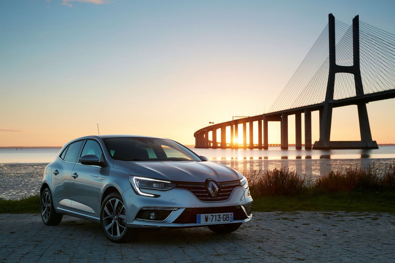 Nowe Renault Mégane na dużym zestawie świeżych zdjęć