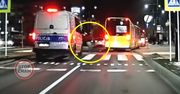 Sceny na drodze. Policja musiała pilnie hamować. 1 mln wyświetleń