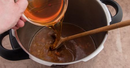 Uderzają w wątrobę jak alkohol. Sięgamy po nie codziennie
