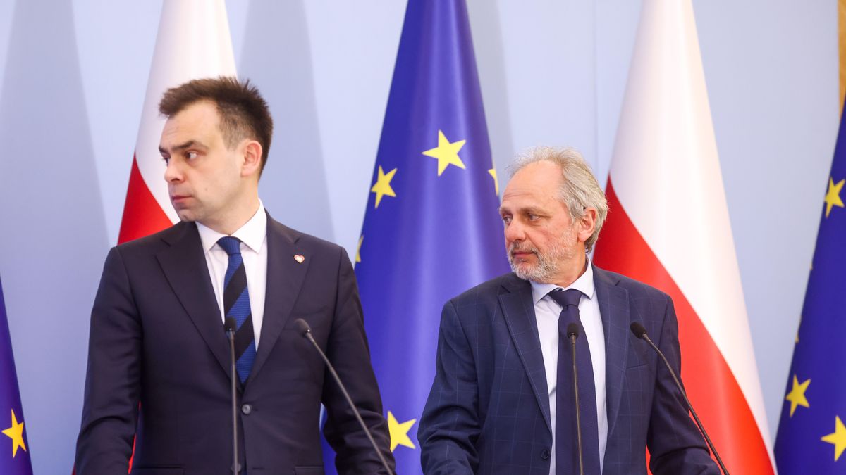 Minister finansów Andrzej Domański  i wiceminister  resortu Jarosław Neneman