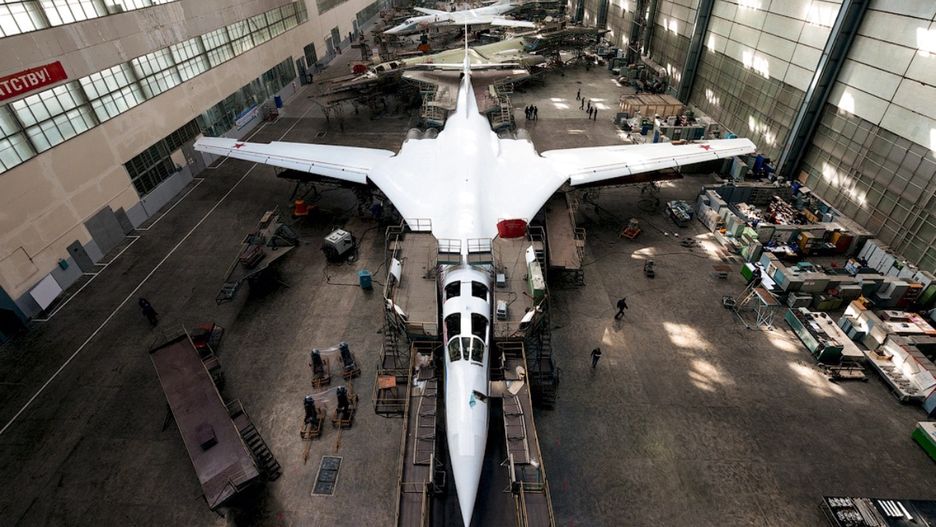 Tu-160 w rosyjskich zakładach lotniczych