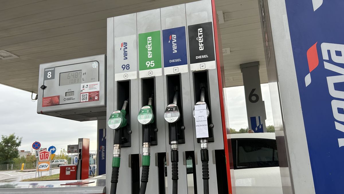 Na stacji Orlen brakuje oleju napędowego, ale obsługa udaje, że zepsuł się dystrybutor. Nie widać jednak kolejki do diesla Verva. Na stacji było praktycznie pusto. 
