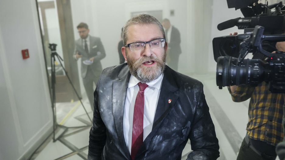 Braun nadal bez zarzutów. Nowe ustalenia po skandalu w Sejmie