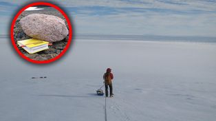 Wyjątkowe różowe głazy. Gigantyczna struktura pod lodem Antarktydy