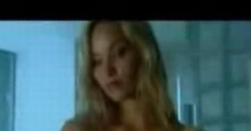 Weronika Książkiewicz w zapomnianym teledysku (WIDEO)
