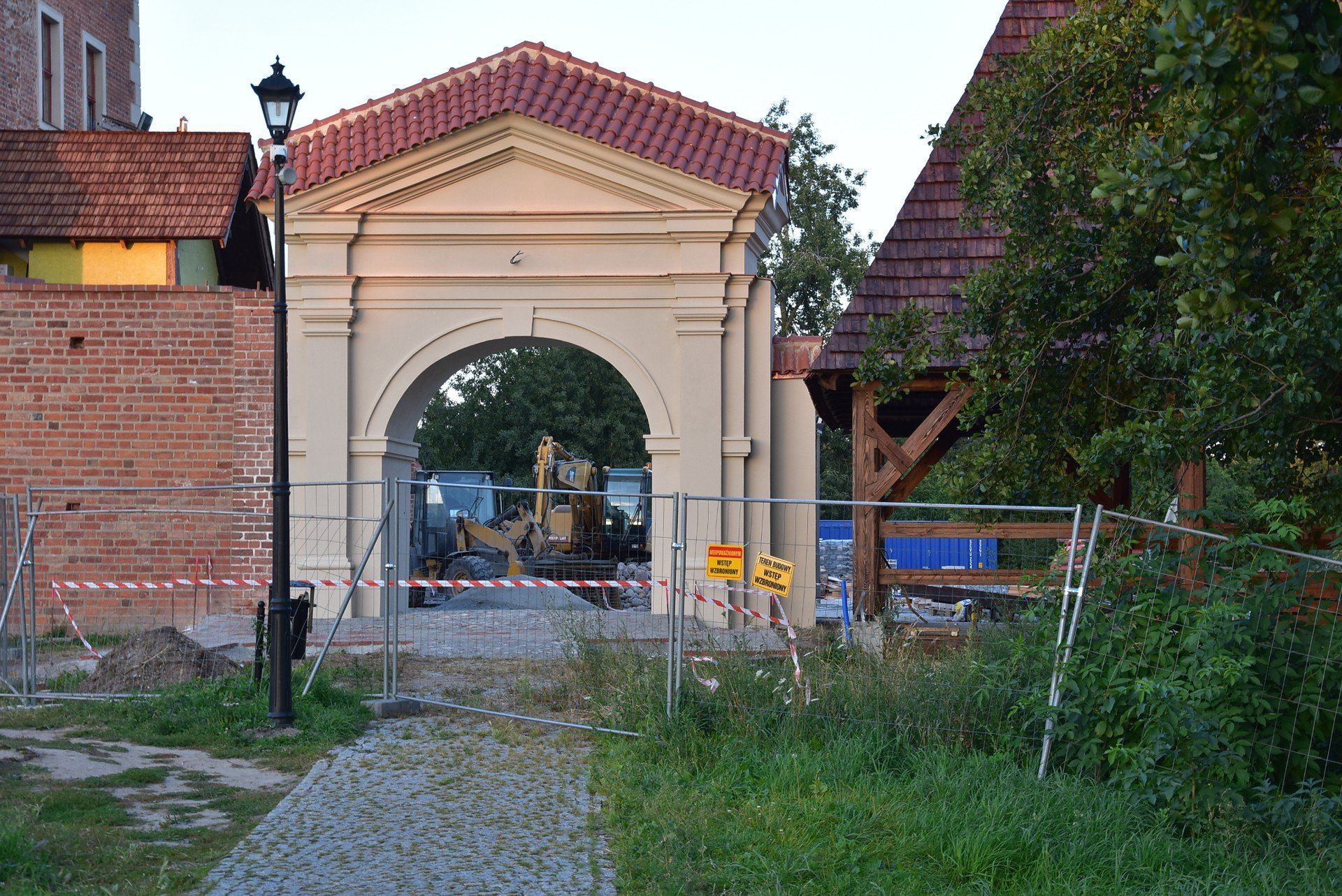 Zamek kasztelański w Gołańczy - sierpień 2025