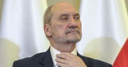 Uczelnia Macierewicza chciała zamówić piwo za 360 TYSIĘCY ZŁOTYCH!