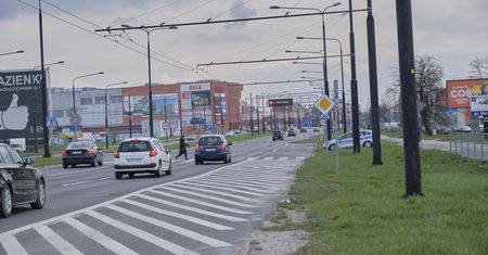 Utrudnienia dla kierowców na al. Unii Lubelskiej Doszło do zderzenia kilku pojazdów. Na miejscu pracują służby