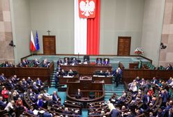 Wzrosty poparcia w sondażu. Tylko jedna partia traci