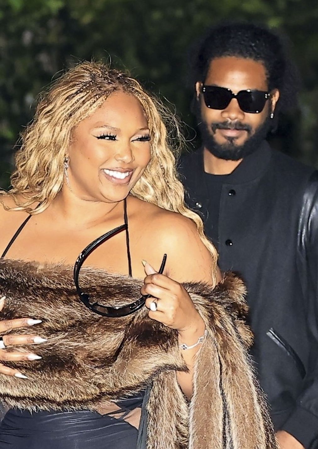 Lizzo w śmiałej sukience drepcze na randkę z ukochanym