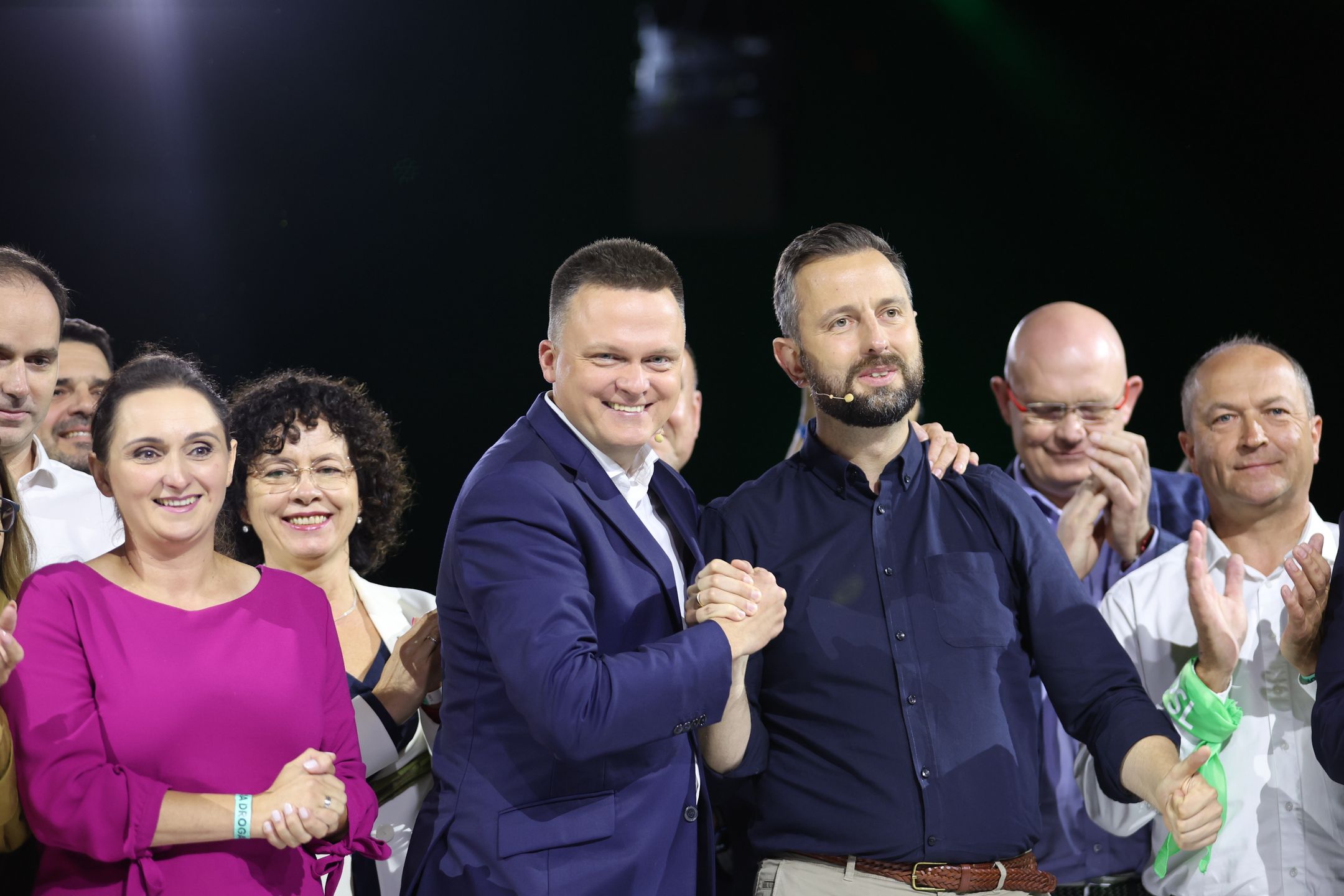 Katowice, 02.09.2023. Liderzy Trzeciej Drogi Szymon Hołownia (C-L) oraz Władysław Kosiniak-Kamysz (C-P) podczas inauguracji kampanii Koalicyjnego Komitetu Wyborczego Trzecia Droga Polska 2050 Szymona Hołowni � Polskie Stronnictwo Ludowe w katowicach, 2 bm. (miwi) PAP/Zbigniew Meissner