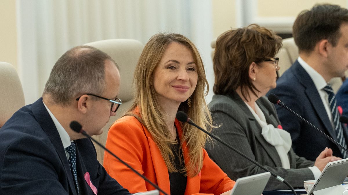Agnieszka Dziemianowicz-Bak Minister of Family, Labour and
WARSAW, POLAND - 2024/10/15: Agnieszka Dziemianowicz-Bak Minister of Family, Labour and Social Policy seen during the weekly Ministerial meeting in Warsaw. The Council of Ministers held they weekly session, on key security issues, financial issues and assistance in the health crisis were also discussed, among other things. Ministers also debated a new law on refugees and a temporary blocking of the right to asylum. (Photo by Marek Antoni Iwanczuk/SOPA Images/LightRocket via Getty Images)
SOPA Images
labour and social policy, agnieszka dziemianowicz-bak, ministers, minister, weekly session, ministerial meeting