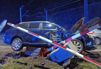 Mazowieckie: Pijany wjechał w tory. Miał 2 promile. Zobacz WIDEO