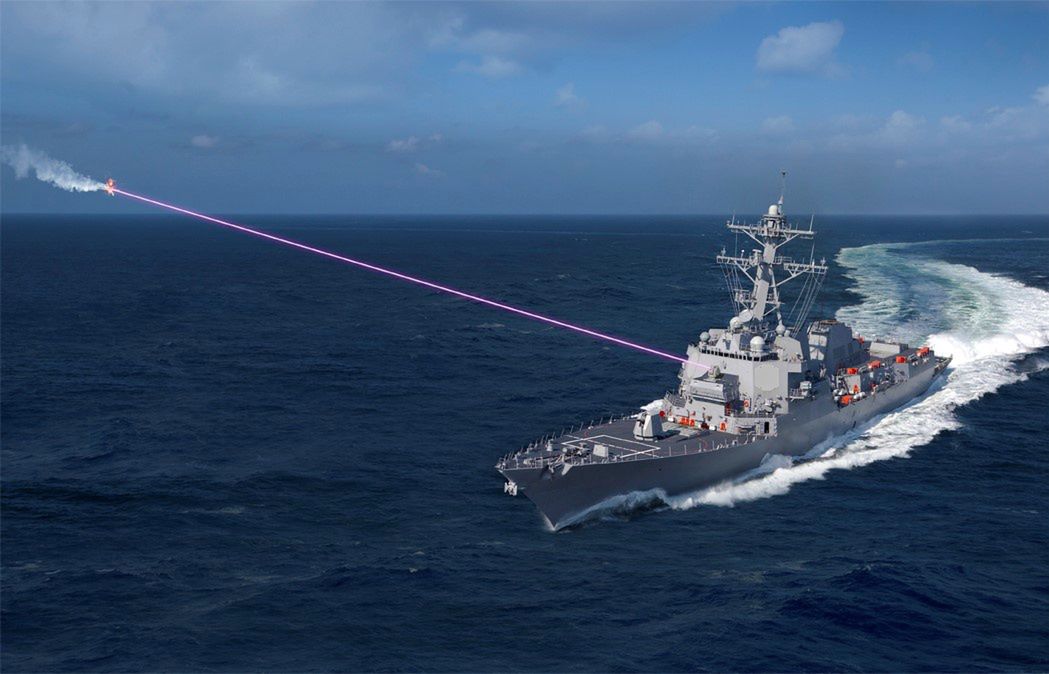 Wizualizacja użycia lasera HELIOS na niszczycielu typu Arleigh Burke