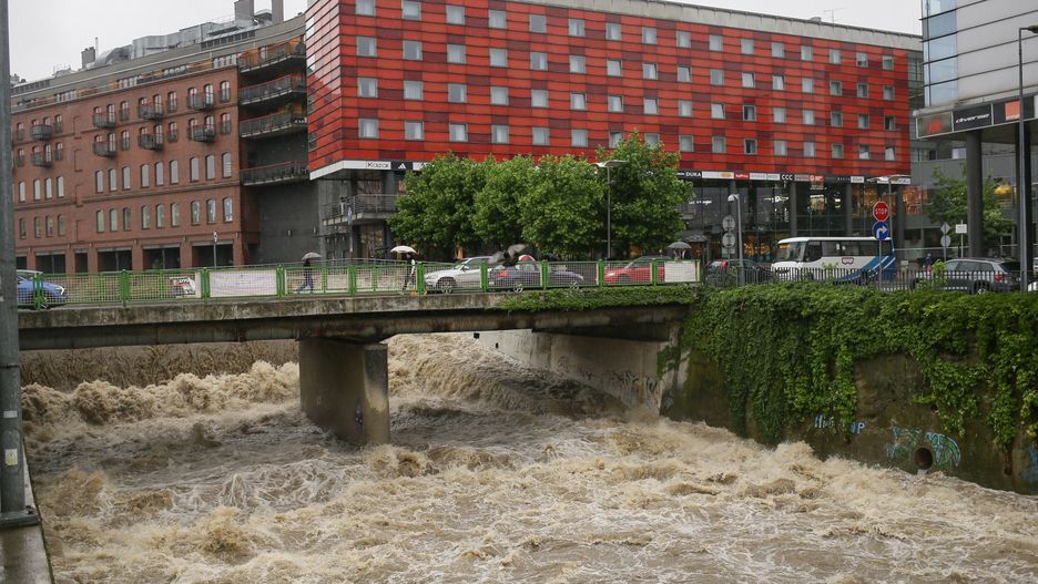 rzeka Bia�a
Jarek Praszkiewicz
deszcz, droga, Ha�cn�w, ulewa, woda, zalane, zalania