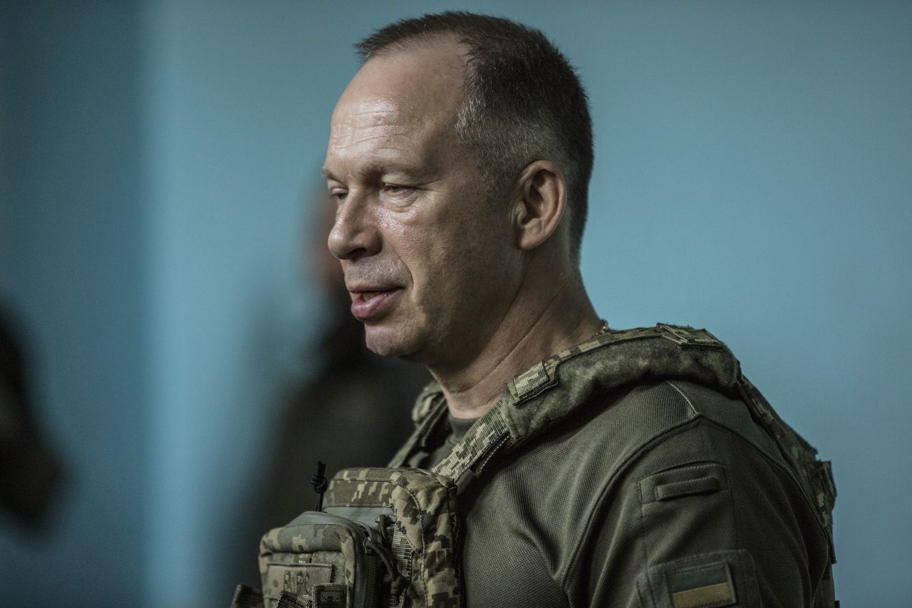 Russian forces seize control of Avdiivka. A new Ukrainian supreme commander takes the floor