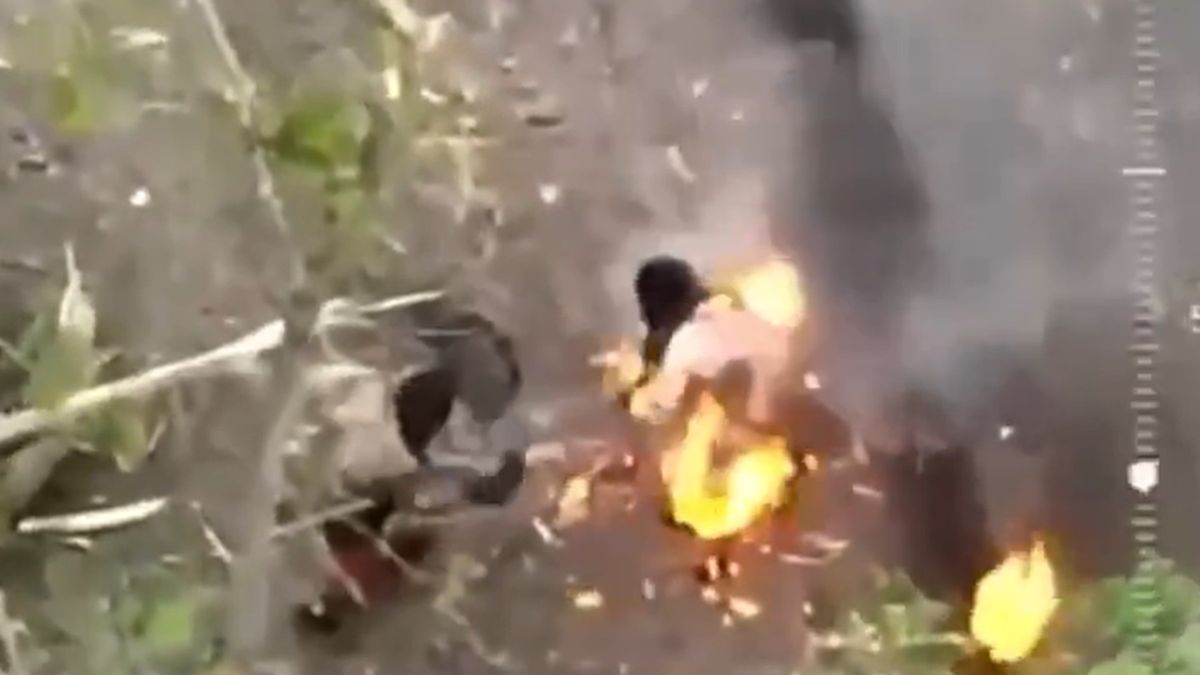 Ukraińcy zabili płonącego żołnierza