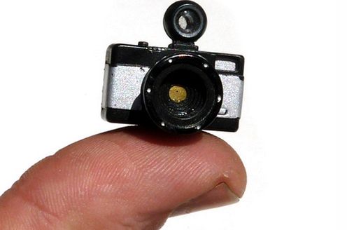 Ten miniaturowy aparat potrafi robić zdjęcia!
