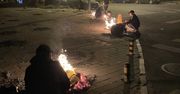 Ogniska na ulicy. Niezwykłe sceny w Chinach. Zeszło się z polskim świętem